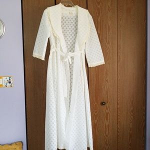 Vintage lace dressing robe